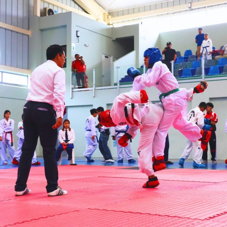 Combate Taekwondo de adolescentes